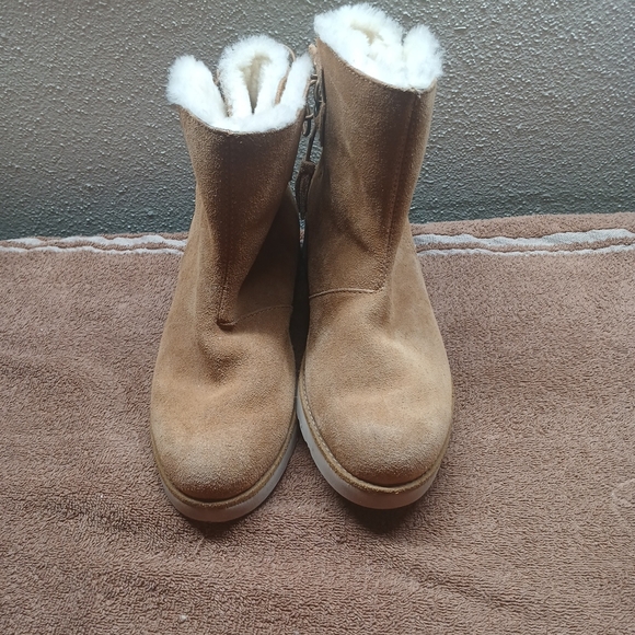 UGG Koolaburra Tan Suede Boots with Cream Sole - Picture 1 of 4